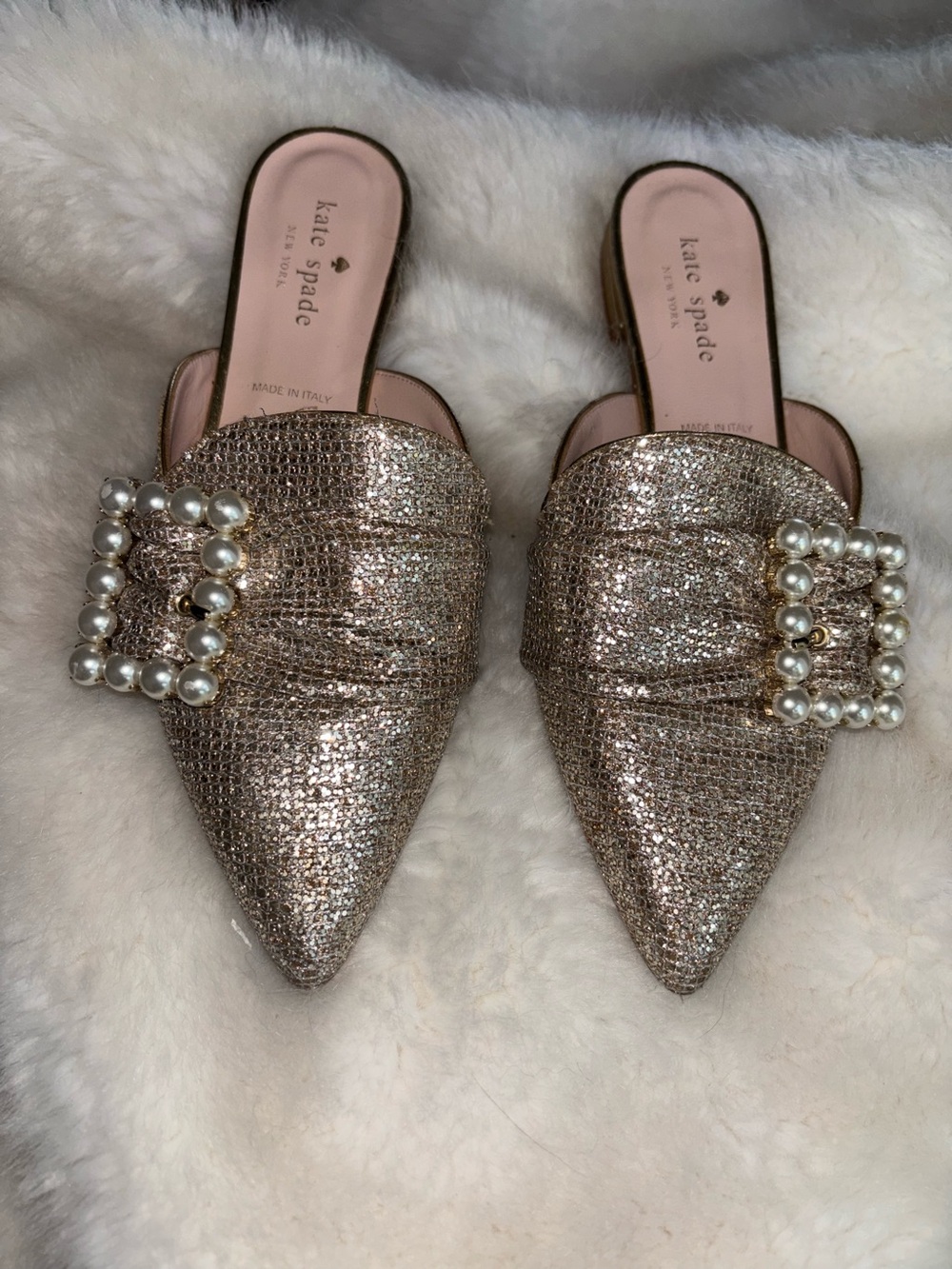Kate Spade New York
Broadway Flats in gold glitter & faux-pearl square buckle 6